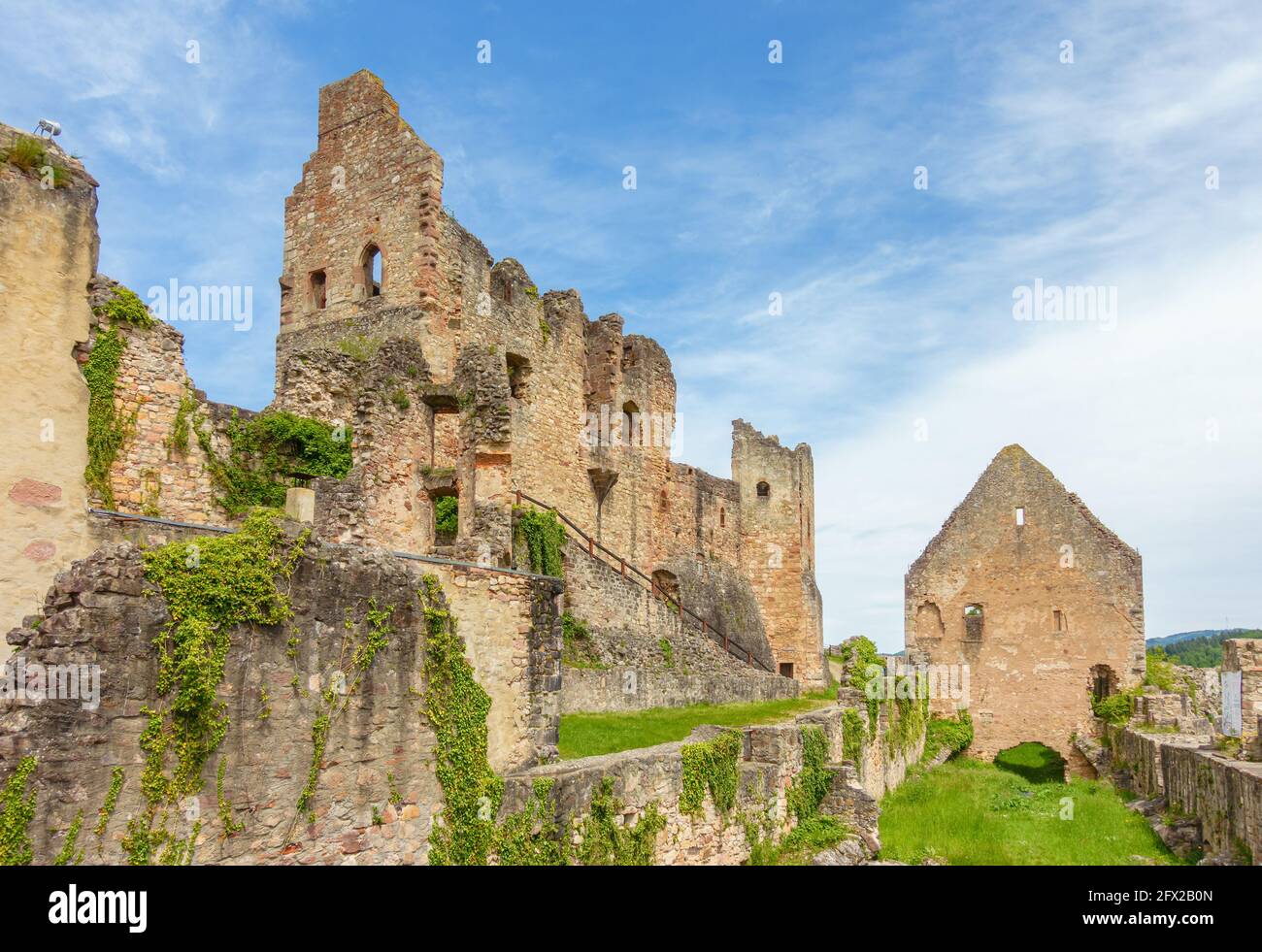 Il Castello di Hochburg, nei pressi di Emmendingen, ai piedi della Foresta Nera, è uno dei più grandi castelli in rovina della Valle del Reno superiore Foto Stock