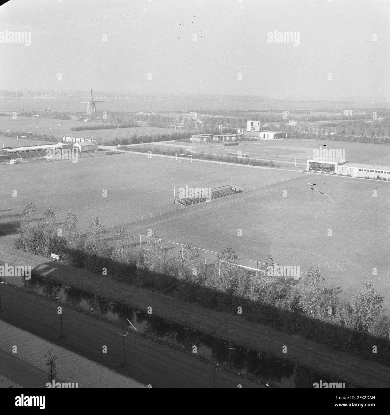 Vista aerea del parco sportivo Sloten, 22 ottobre 1965, panorami, impianti sportivi, I Paesi Bassi, foto agenzia stampa del XX secolo, notizie da ricordare, documentario, fotografia storica 1945-1990, storie visive, Storia umana del XX secolo, che cattura momenti nel tempo Foto Stock