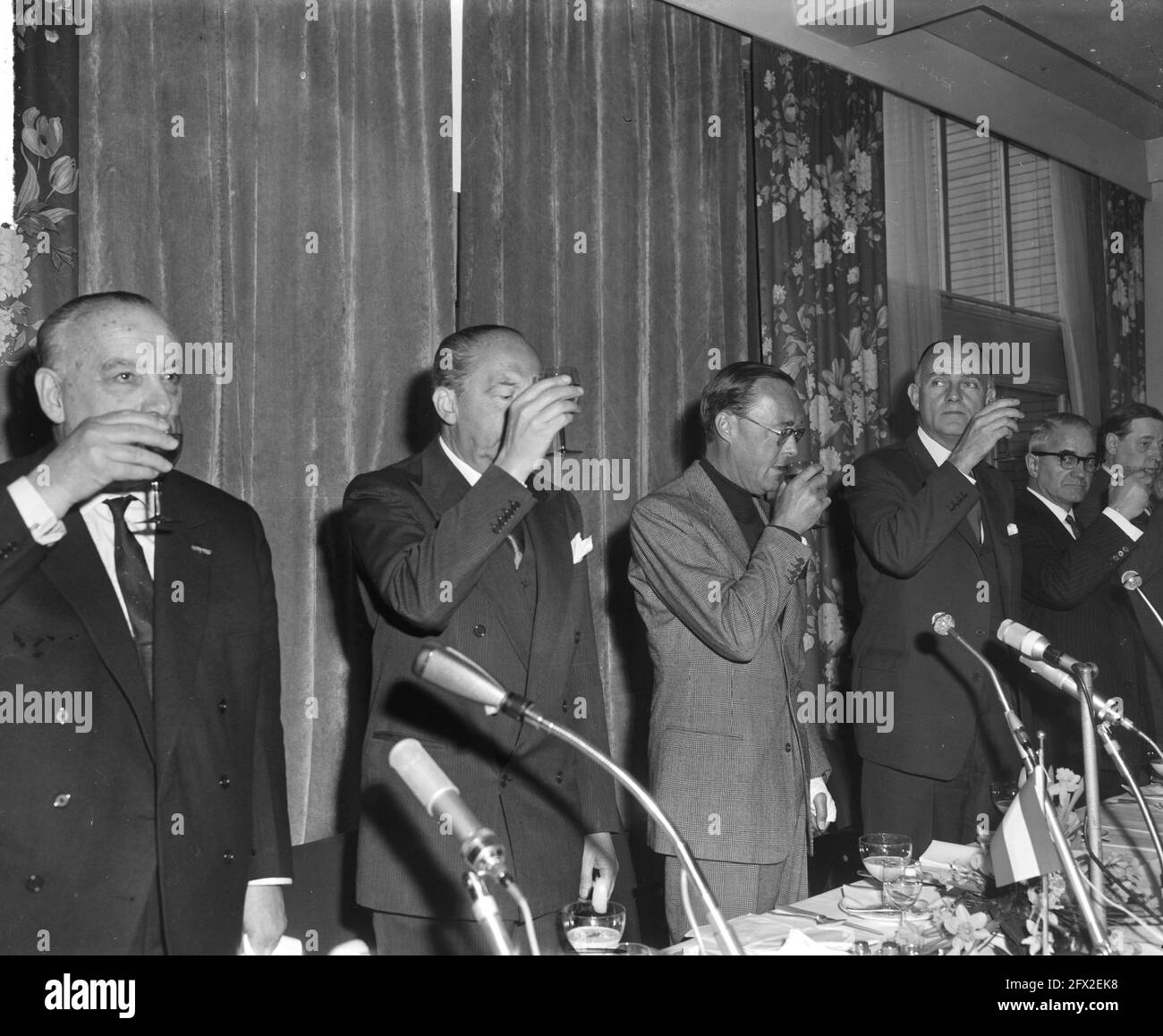 Pranzo della Camera di Commercio olandese, nel Regno Unito a Utrecht (Esplanade) l.t.r. S. J. van der Bergh, signor. A. W. C. Benzick van USD, 19 marzo 1963, luncheon, Paesi Bassi, foto agenzia stampa del xx secolo, notizie da ricordare, documentario, fotografia storica 1945-1990, storie visive, Storia umana del XX secolo, che cattura momenti nel tempo Foto Stock