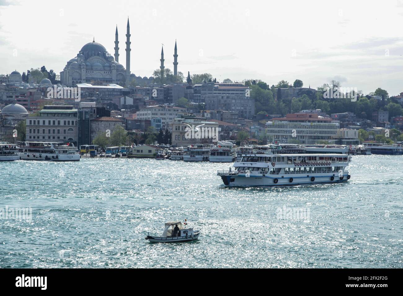 Turchia, Istanbul, il Corno d'Oro, Haliç, è un'insenatura del Bosforo. E'  il porto naturale originario di Costantinopoli Foto stock - Alamy