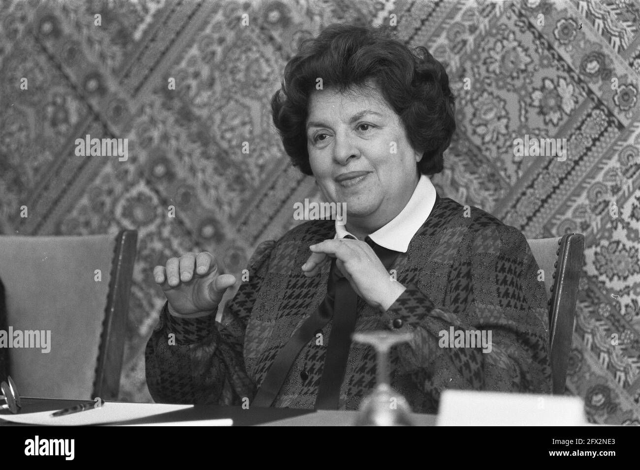 Maria de Lourdes Pintassilgo, ex primo ministro del Portogallo, tiene una conferenza stampa ad Amsterdam, 7 novembre 1986, conferenze stampa, politica, Primi ministri, Paesi Bassi, foto agenzia stampa del XX secolo, notizie da ricordare, documentario, fotografia storica 1945-1990, storie visive, Storia umana del XX secolo, che cattura momenti nel tempo Foto Stock