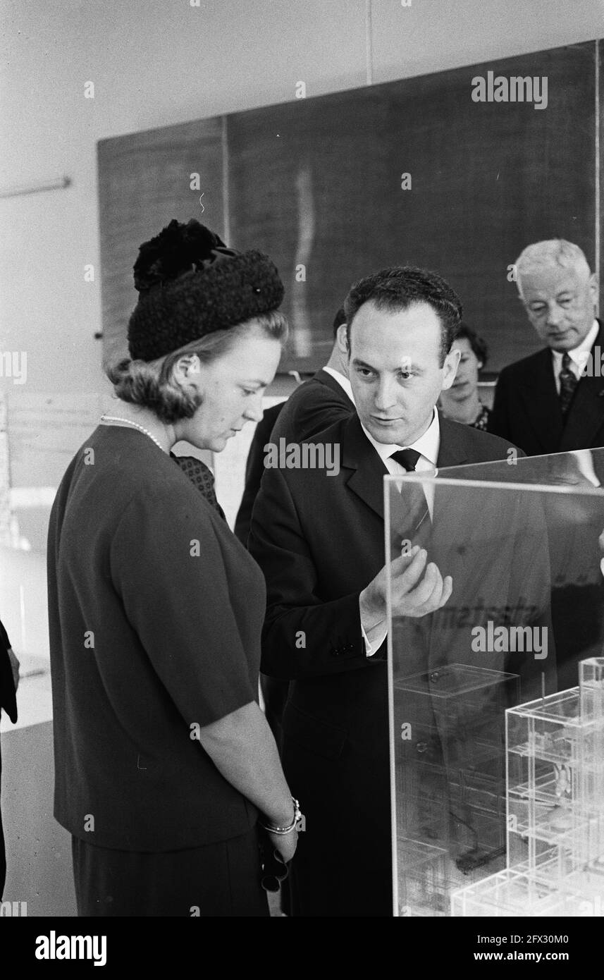 La principessa Irene ha visitato Thomas a Kempis Lyceum a Zwolle. La principessa, 21 ottobre 1963, LYCEA, visite, principesse, I Paesi Bassi, foto agenzia stampa del XX secolo, notizie da ricordare, documentario, fotografia storica 1945-1990, storie visive, Storia umana del XX secolo, che cattura momenti nel tempo Foto Stock