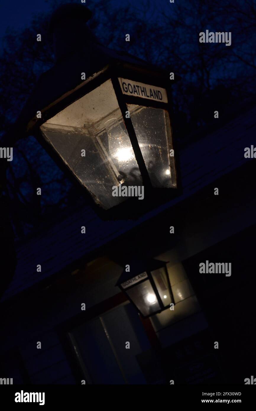 Old Fashioned Lights alla stazione ferroviaria di Goathland - North Yorkshire Moors Railway - UK Foto Stock