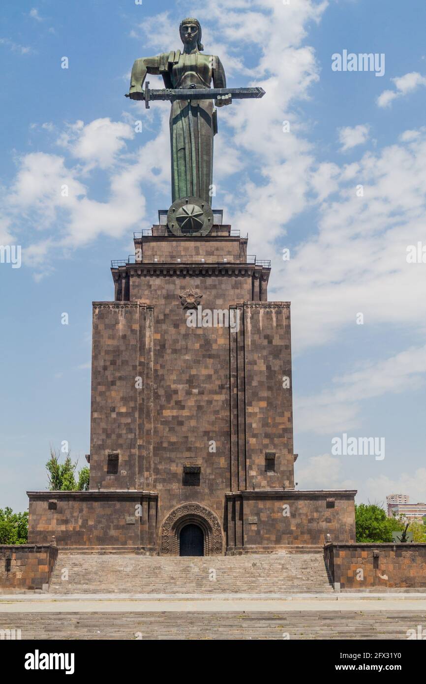 YEREVAN, ARMENIA - 5 LUGLIO 2017: Monumento alla madre Armenia a Yerevan, Armenia Foto Stock