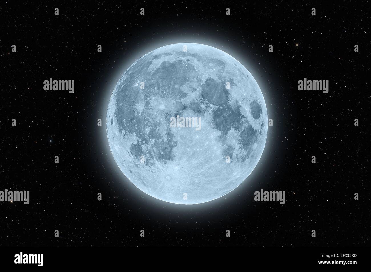 Blu superluna pieno freddo con alone luminoso circondato da stelle su sfondo nero cielo notturno Foto Stock