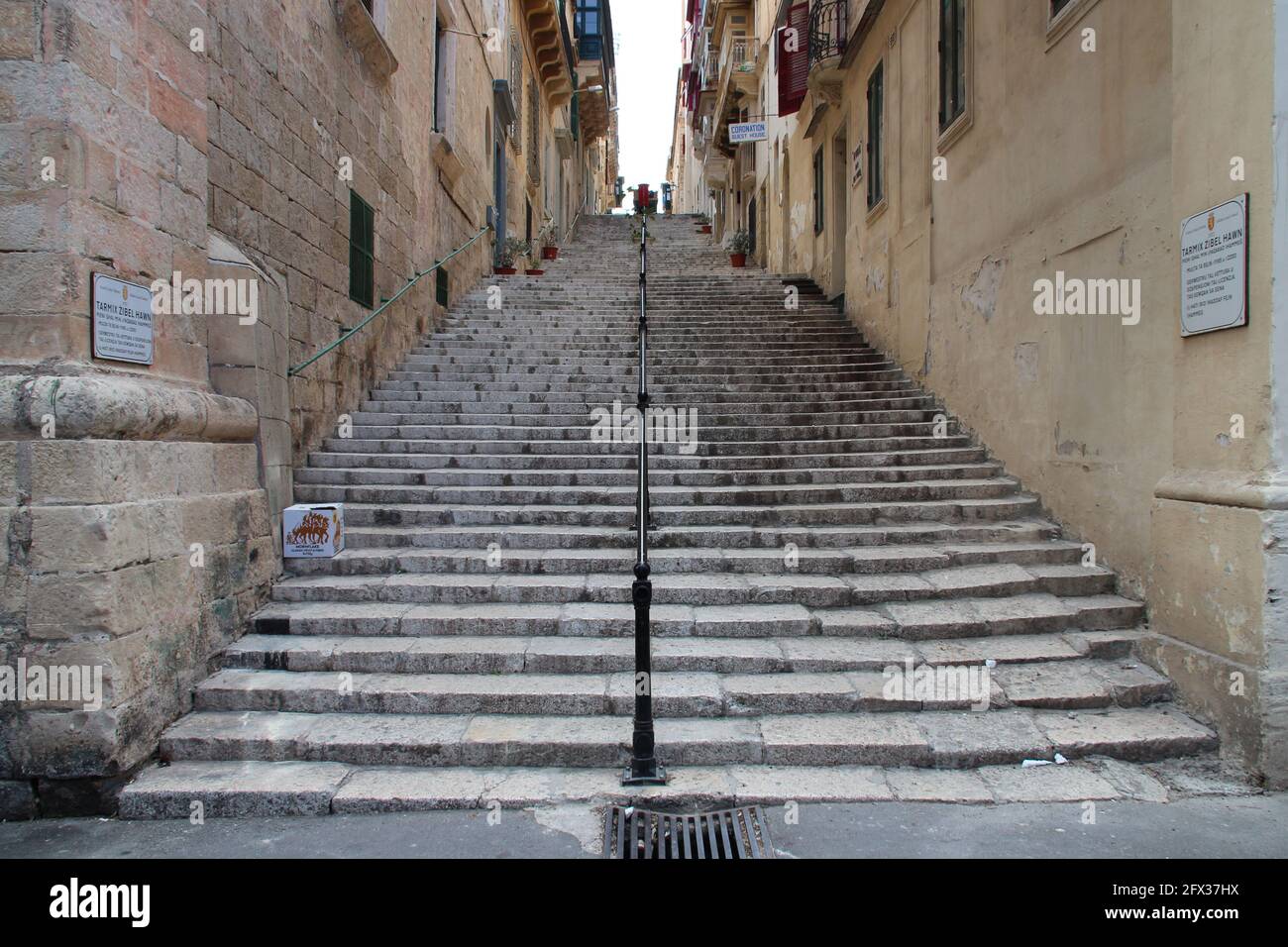 vicolo con scale a la valletta (malta) Foto Stock