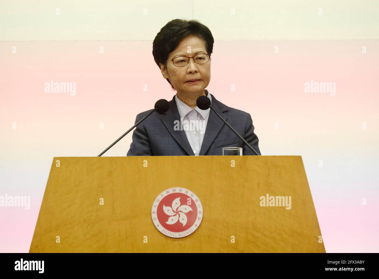 Hong Kong, Hong Kong della Cina. 25 Maggio 2021. Carrie Lam, amministratore delegato della Regione amministrativa speciale cinese di Hong Kong (HKSAR), parla ad una conferenza stampa a Hong Kong, nel sud della Cina, il 25 maggio 2021. Carrie Lam ha detto martedì che non vi è un evidente deflusso di capitale testimoniato a Hong Kong. Credit: Lui Siu Wai/Xinhua/Alamy Live News Foto Stock