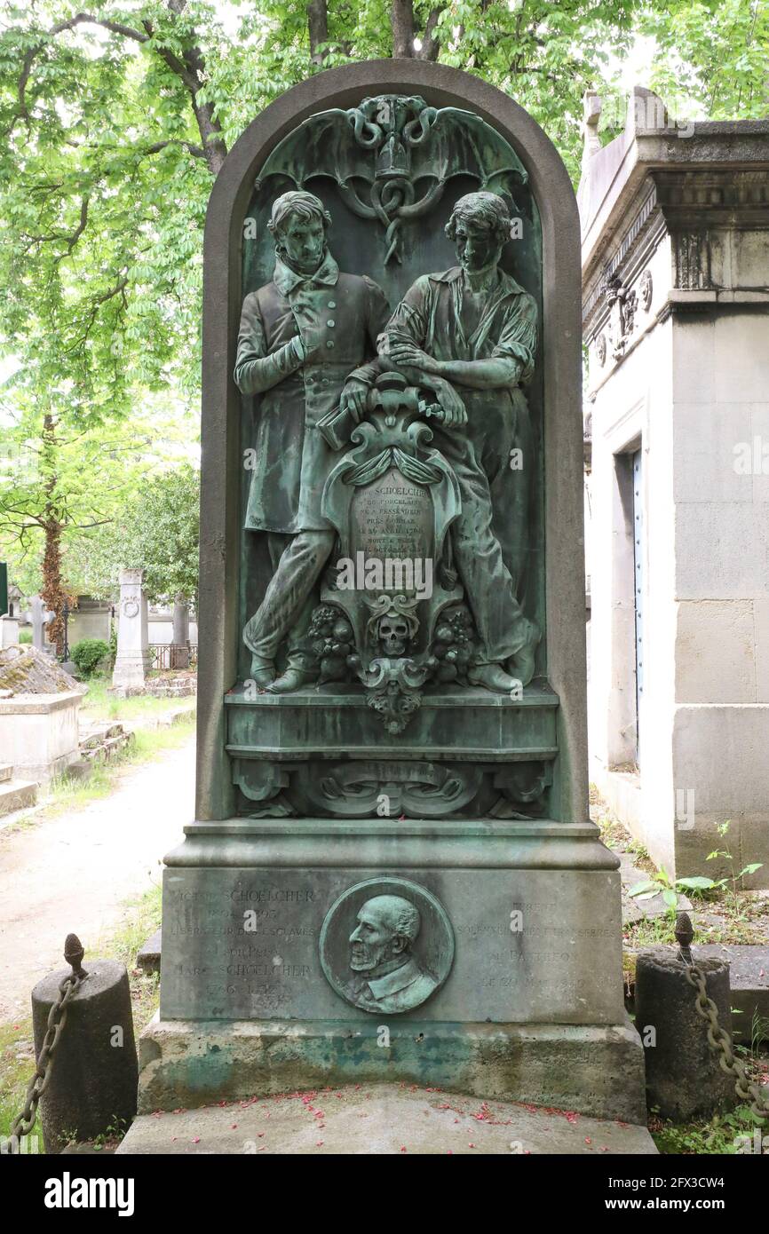 FAMOSE TOMBE AL CIMITERO DI PERE LACHAISE, PARIGI Foto Stock