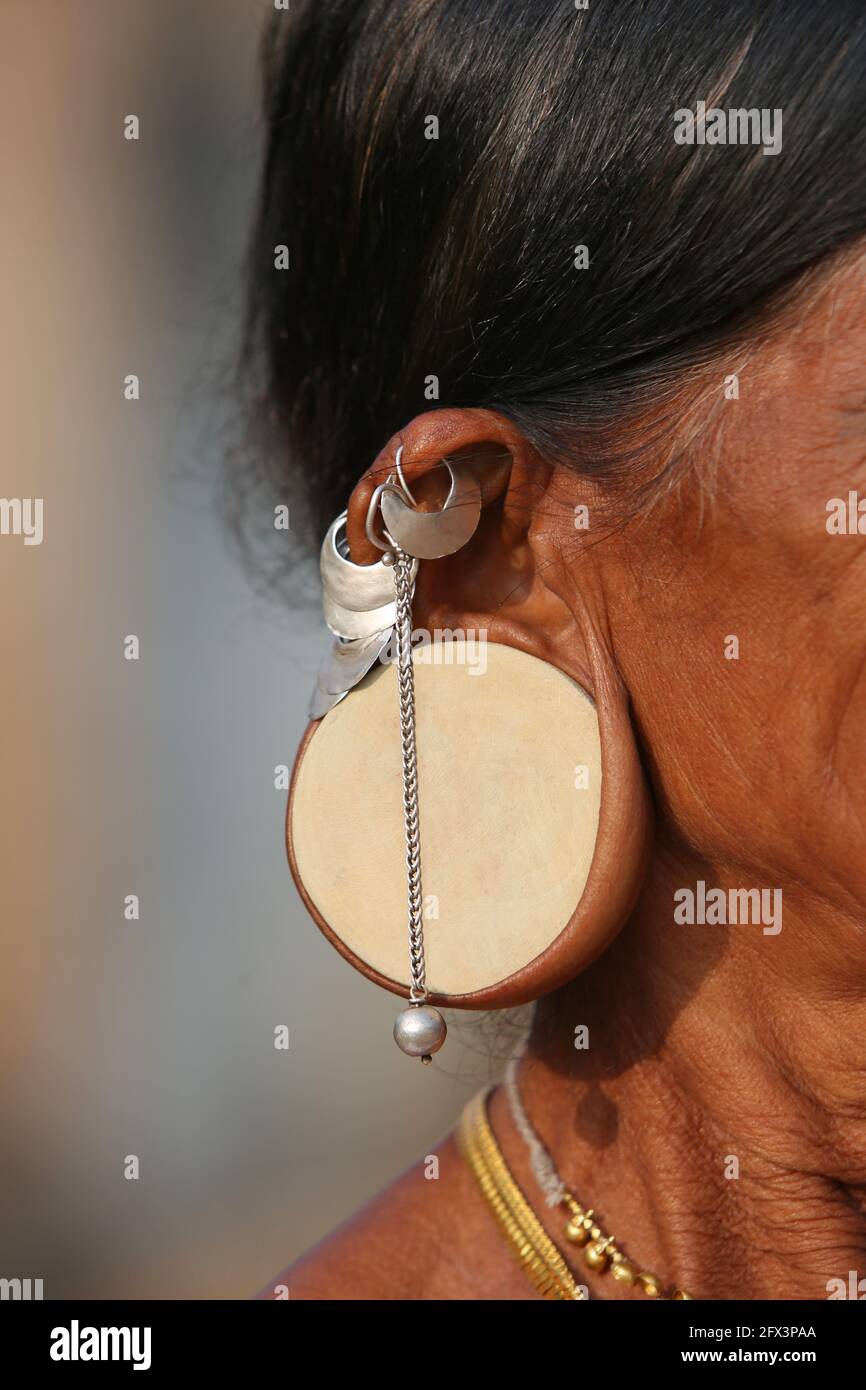 Gioielli dell'orecchio tribale immagini e fotografie stock ad alta  risoluzione - Alamy