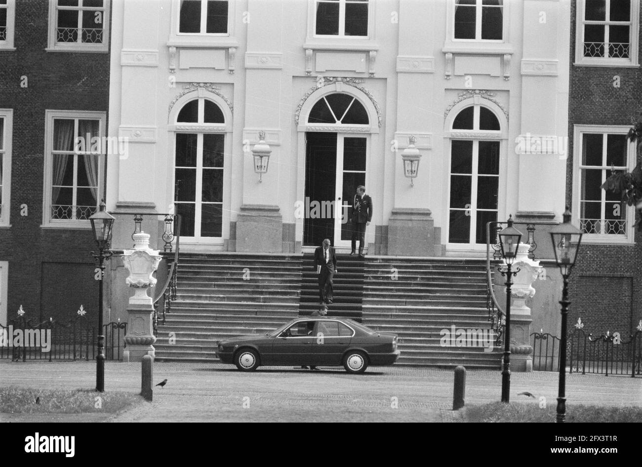 Il primo ministro Lubbers lascia Palace Huis ten Bosch, 1 maggio 1989, politica, primi ministri, I Paesi Bassi, foto agenzia stampa del XX secolo, notizie da ricordare, documentario, fotografia storica 1945-1990, storie visive, Storia umana del XX secolo, che cattura momenti nel tempo Foto Stock