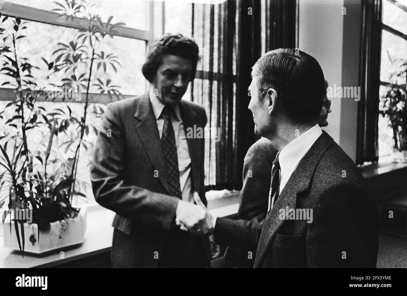 Il primo ministro van Agt e il presidente della FNV Kok si salutano, 15 novembre 1979, primi ministri, consultazioni socioeconomiche, Incontri, presidenti, Paesi Bassi, foto agenzia stampa del XX secolo, notizie da ricordare, documentario, fotografia storica 1945-1990, storie visive, Storia umana del XX secolo, che cattura momenti nel tempo Foto Stock