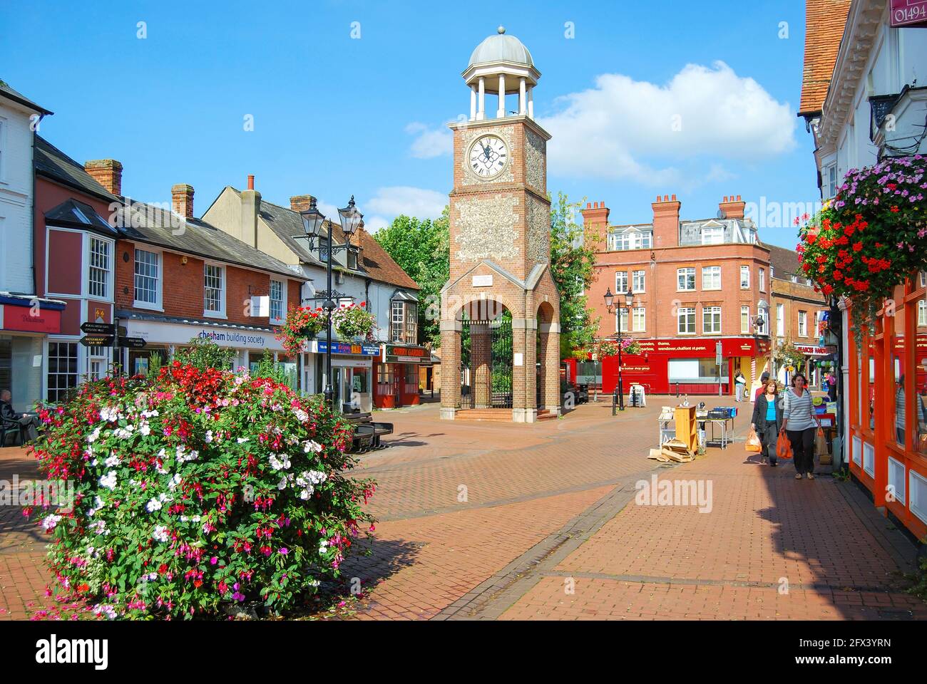 Torre dell'orologio di Piazza del Mercato, Chesham, Buckinghamshire, Inghilterra, Regno Unito Foto Stock