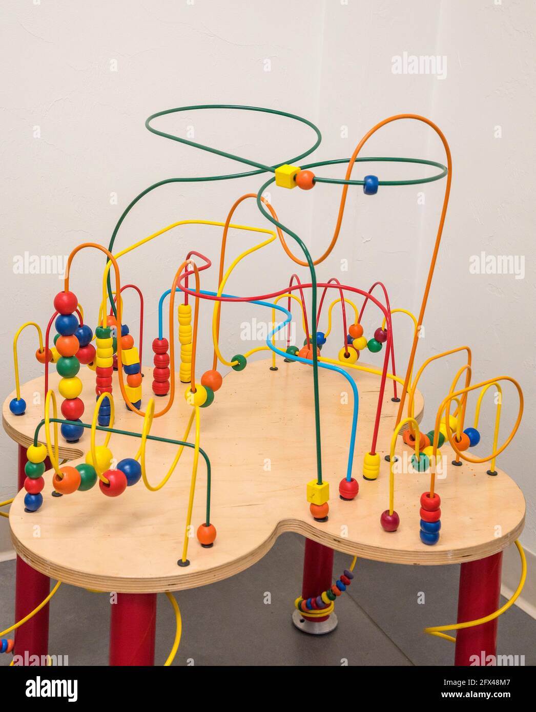 Il Ultimate Fleur Rollercoaster Table è un meraviglioso centro di attività per case, scuole, sale d'attesa, uffici medici e qualsiasi area giochi. Foto Stock