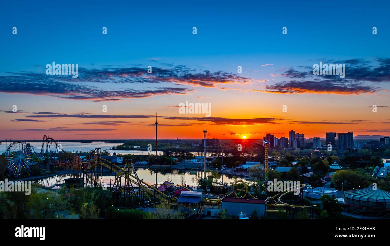 Splendida vista dell'alba sul parco divertimenti la Ronde situato sulla punta settentrionale dell'isola di Saint Helen, a Montreal, Canada Foto Stock