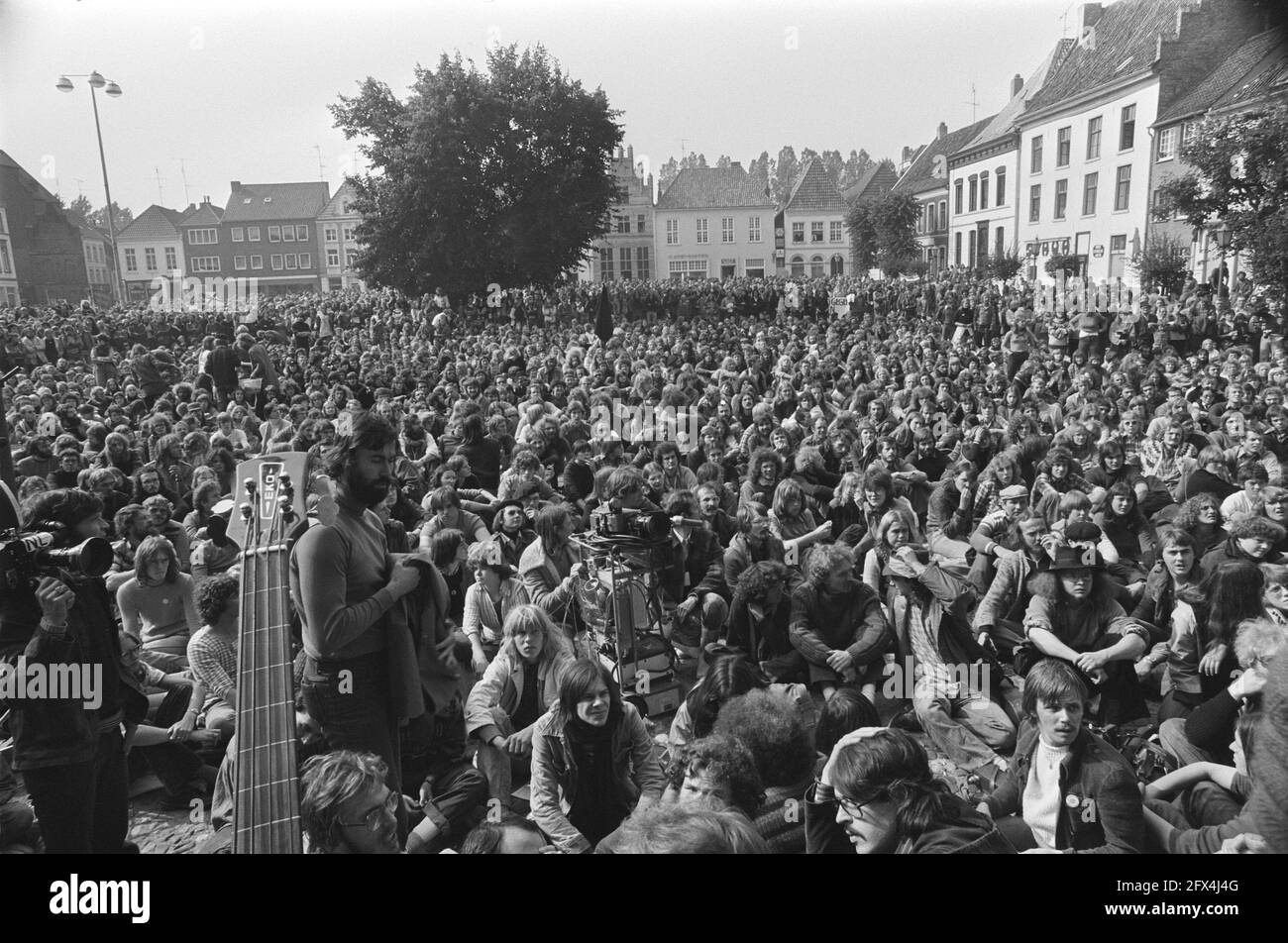 Dimostrazione contro la centrale nucleare di Kalkar nella piazza del mercato di Kalkar, 24 settembre 1977, dimostrazioni, centrali nucleari, I Paesi Bassi, foto agenzia stampa del XX secolo, notizie da ricordare, documentario, fotografia storica 1945-1990, storie visive, Storia umana del XX secolo, che cattura momenti nel tempo Foto Stock