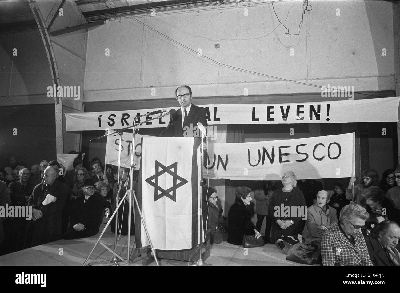Solidarietà europea con Israele alla RAI di Amsterdam; discorso di Aantjes (leader del partito AR), 1 dicembre 1974, solidarietà, discorsi, I Paesi Bassi, foto agenzia stampa del XX secolo, notizie da ricordare, documentario, fotografia storica 1945-1990, storie visive, Storia umana del XX secolo, che cattura momenti nel tempo Foto Stock
