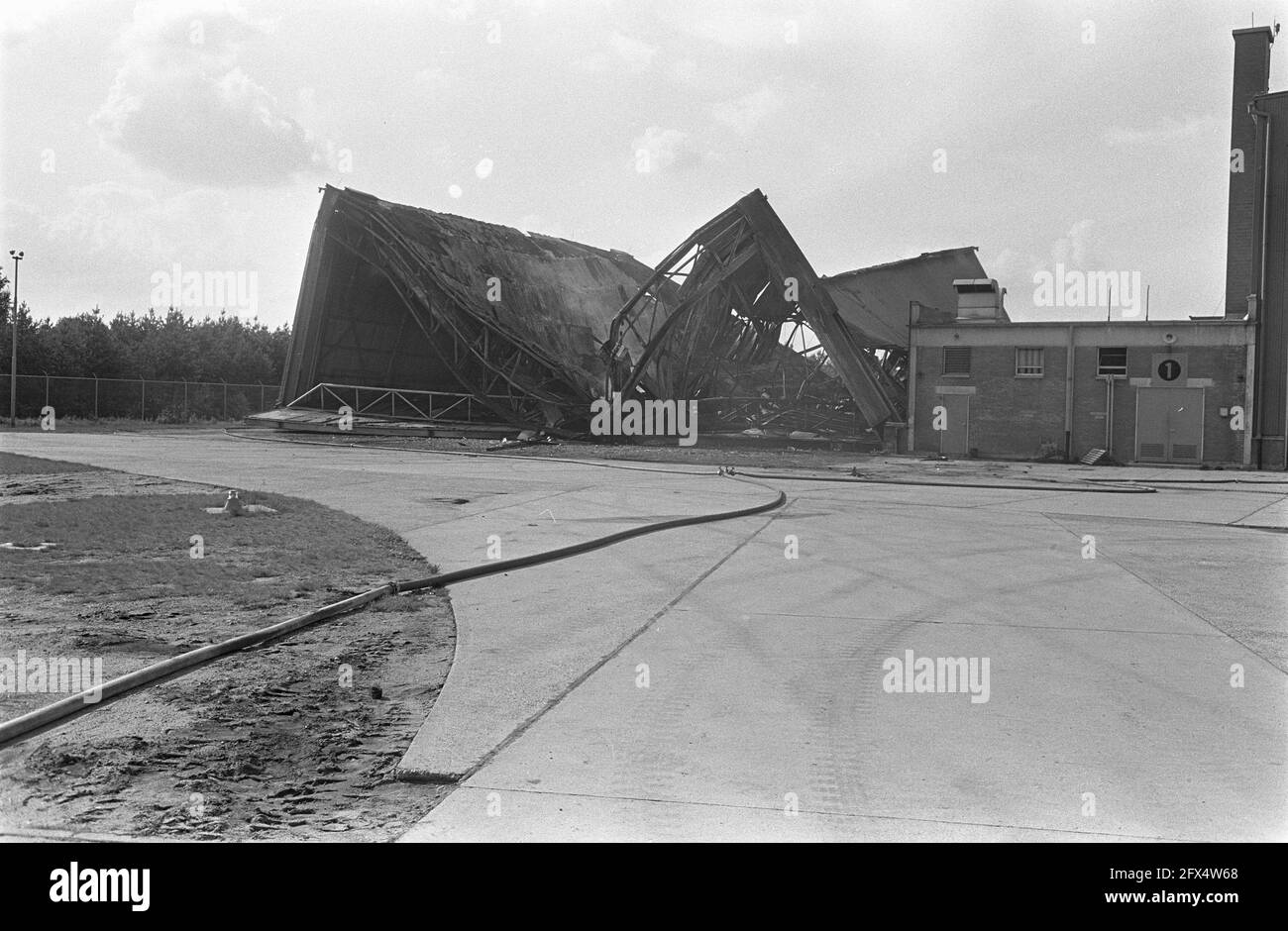Esplosione alla base aerea di Soesterberg, l'hangar totalmente distrutto, 2 agosto 1966, esplosione, BASE AEREA, Hangars, Paesi Bassi, foto agenzia stampa del XX secolo, notizie da ricordare, documentario, fotografia storica 1945-1990, storie visive, Storia umana del XX secolo, che cattura momenti nel tempo Foto Stock