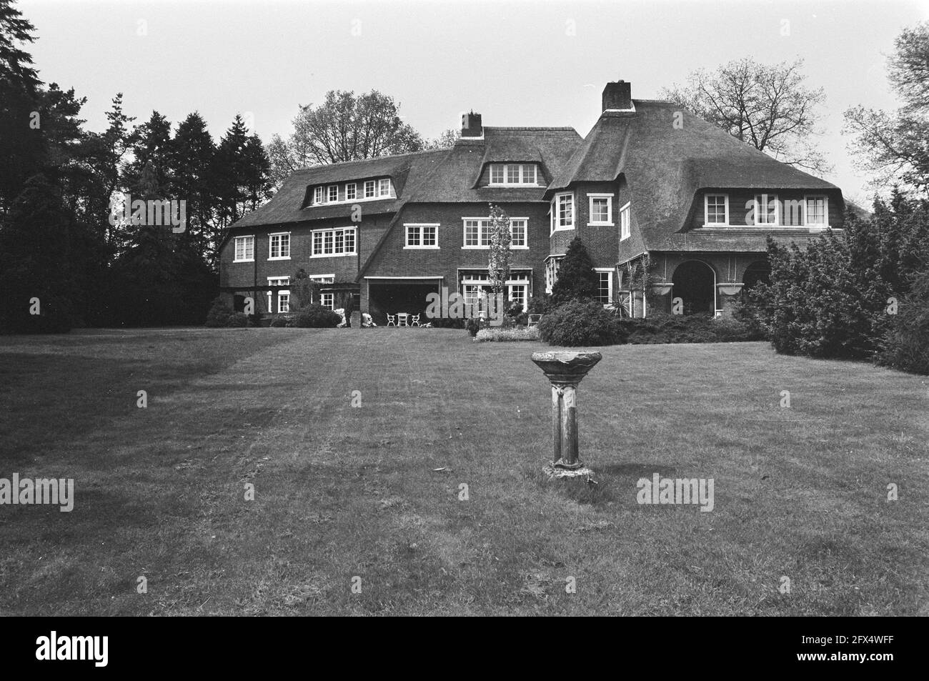 Casa esterna Menten, 28 maggio 1977, case, criminali di guerra, Paesi Bassi, foto agenzia stampa del xx secolo, notizie da ricordare, documentario, fotografia storica 1945-1990, storie visive, Storia umana del XX secolo, che cattura momenti nel tempo Foto Stock