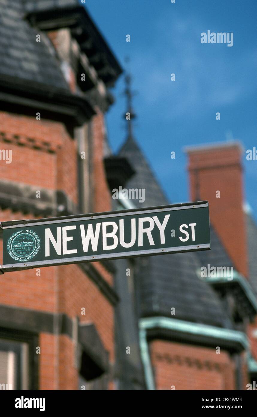 Newbury Street segno e edifici in pietra arenaria, Boston, ma USA Foto Stock