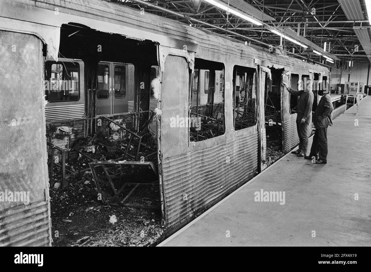 Esterno del treno bruciato, 16 gennaio 1983, incendi, metropolitane, I Paesi Bassi, foto agenzia stampa del XX secolo, notizie da ricordare, documentario, fotografia storica 1945-1990, storie visive, Storia umana del XX secolo, che cattura momenti nel tempo Foto Stock