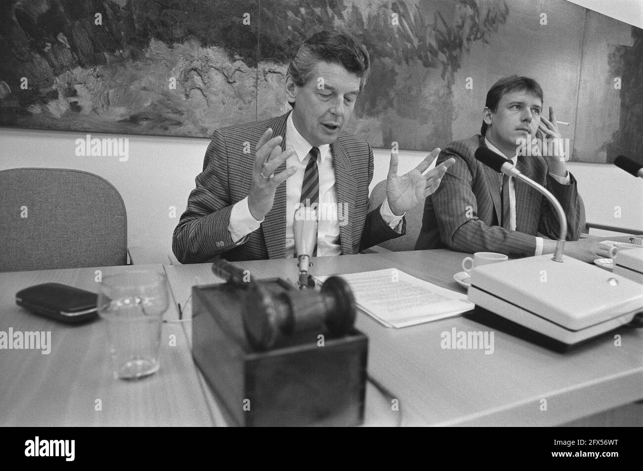 Conferenza stampa Wim Kok sull'accordo di condivisione Harry van de Bergh, sul portavoce di destra Laurens slot, 17 luglio 1987, conferenze stampa, Paesi Bassi, foto agenzia stampa del xx secolo, notizie da ricordare, documentario, fotografia storica 1945-1990, storie visive, Storia umana del XX secolo, che cattura momenti nel tempo Foto Stock