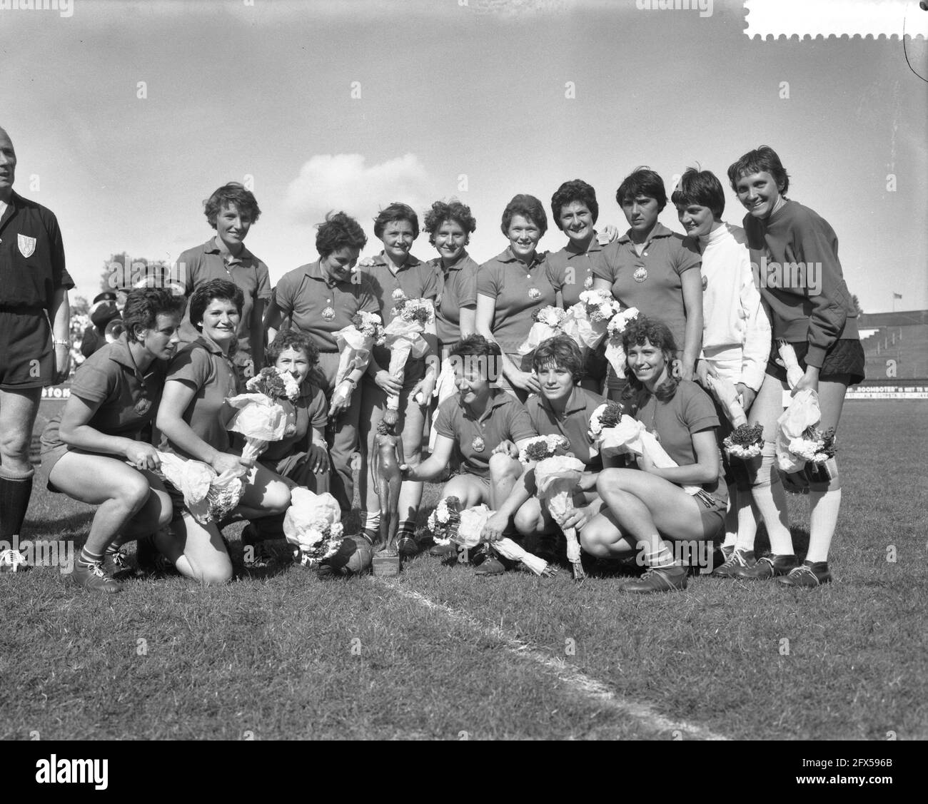 Finale del campionato mondiale di pallamano femminile, campione del mondo rumeno, 19 giugno 1960, pallamano femminile, finali, campionati del mondo, Paesi Bassi, foto agenzia stampa del XX secolo, notizie da ricordare, documentario, fotografia storica 1945-1990, storie visive, Storia umana del XX secolo, che cattura momenti nel tempo Foto Stock