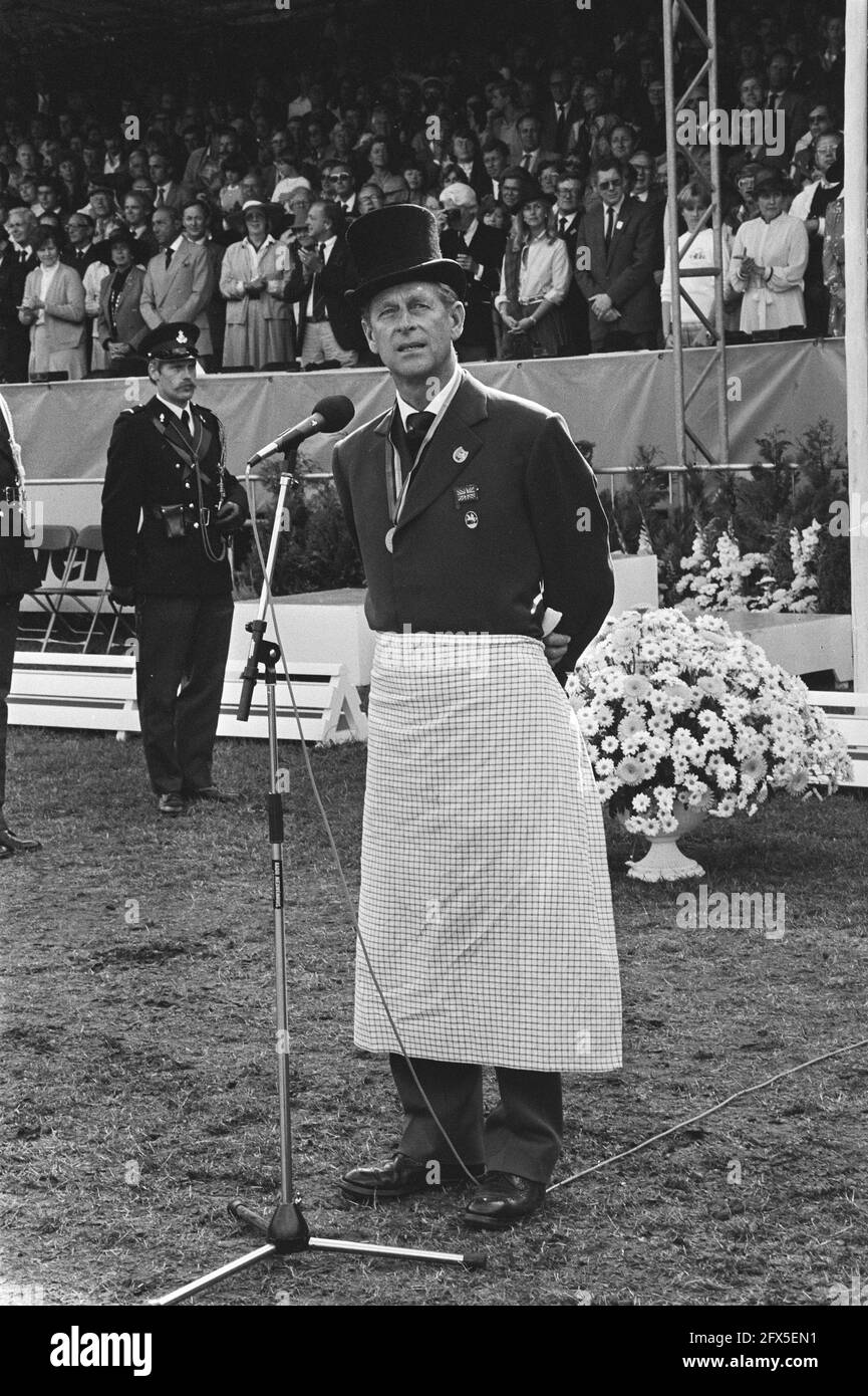 Campionato del mondo quattro cavalli da corsa ad Apeldoorn; Prince Phillip durante il discorso di chiusura (in abito cerimoniale), 15 agosto 1982, VIERSPANNEN, Campionati del mondo, I Paesi Bassi, foto agenzia stampa del XX secolo, notizie da ricordare, documentario, fotografia storica 1945-1990, storie visive, Storia umana del XX secolo, che cattura momenti nel tempo Foto Stock