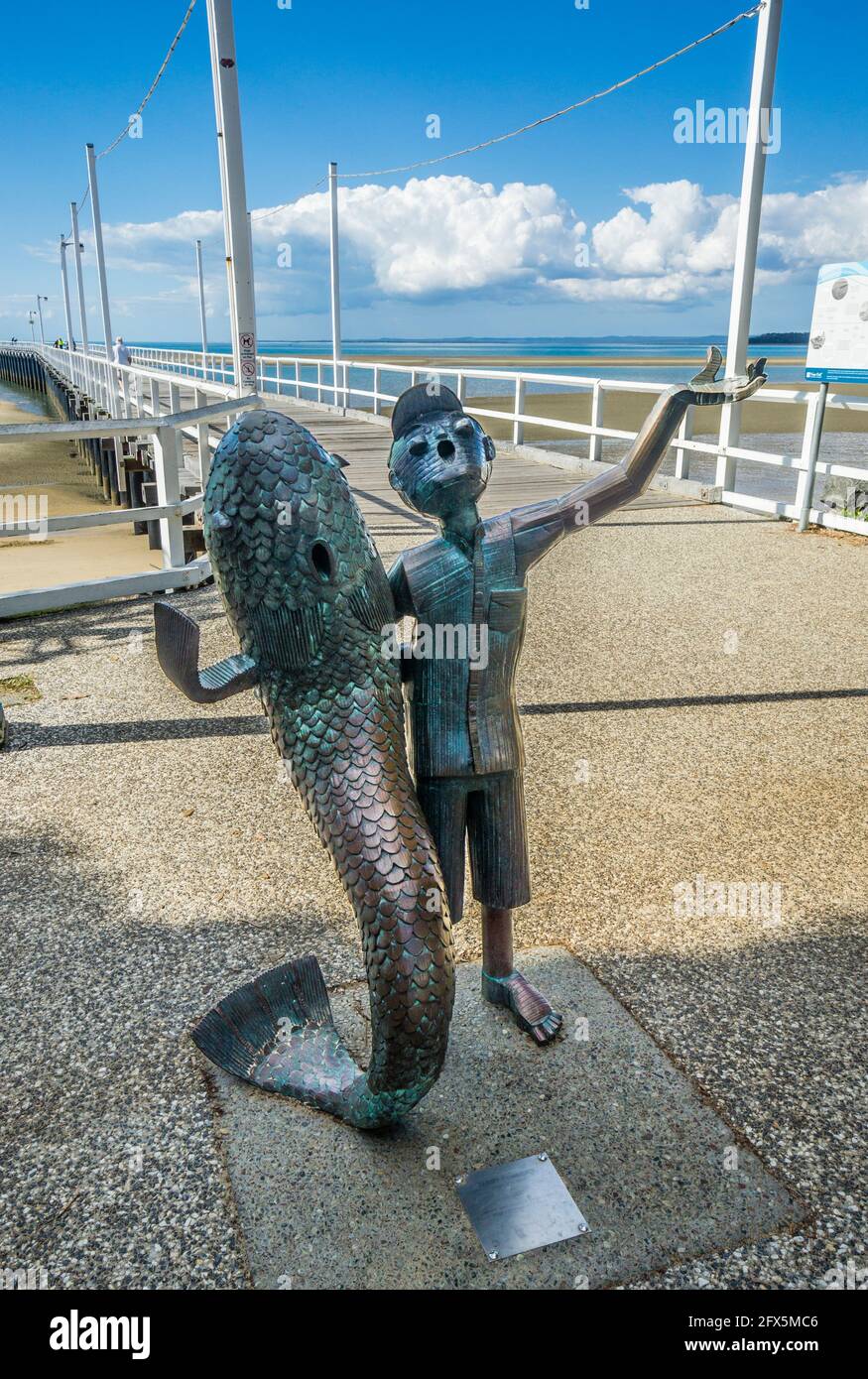 Scultura intitolata 'Do on site' di Terry Summers, Urangan Pier, Hervey Bay, Fraser Coast Region, Queensland, Australia Foto Stock