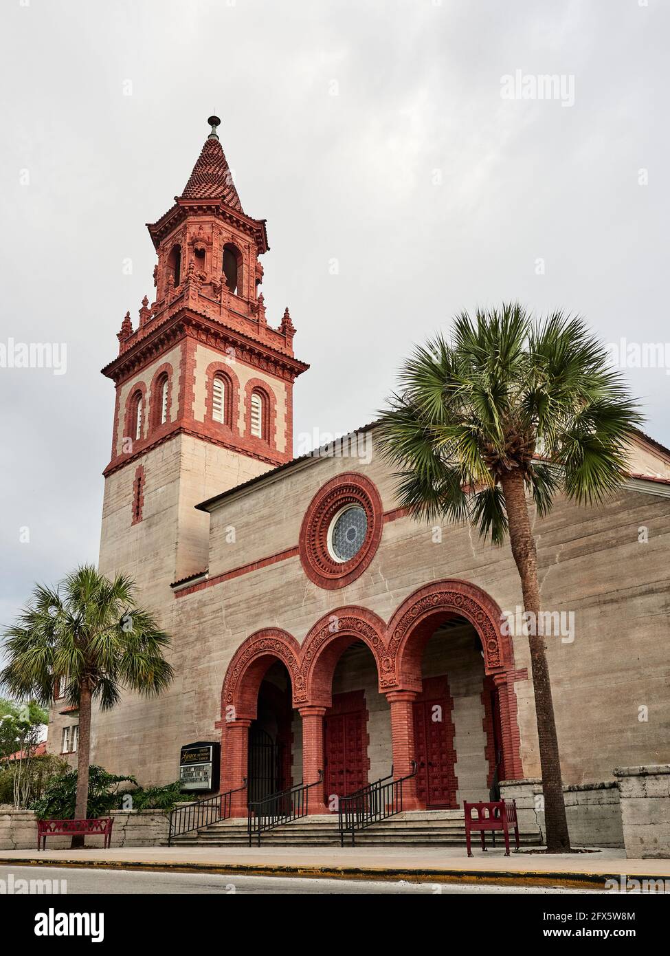 Grace United Methodist Church durante il giorno nel centro storico di St Augustine Florida, USA. Foto Stock