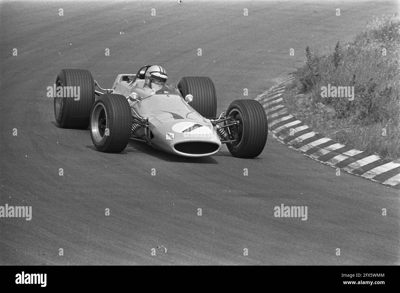 Gran Premio 68 Zandvoort pratica. Numero 4 Dennis Hulme, 21 giugno 1968, AUTORACES, Paesi Bassi, foto agenzia stampa del xx secolo, notizie da ricordare, documentario, fotografia storica 1945-1990, storie visive, Storia umana del XX secolo, che cattura momenti nel tempo Foto Stock