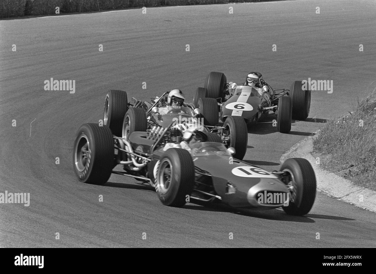 Gran Premio a Zandvoort, vetture durante la gara. Jack Brabham (16) in testa, seguito da Denny Hulme (18) e Jim Clark (6), 24 luglio 1966, motorsport, sport, I Paesi Bassi, foto agenzia stampa del XX secolo, notizie da ricordare, documentario, fotografia storica 1945-1990, storie visive, Storia umana del XX secolo, che cattura momenti nel tempo Foto Stock