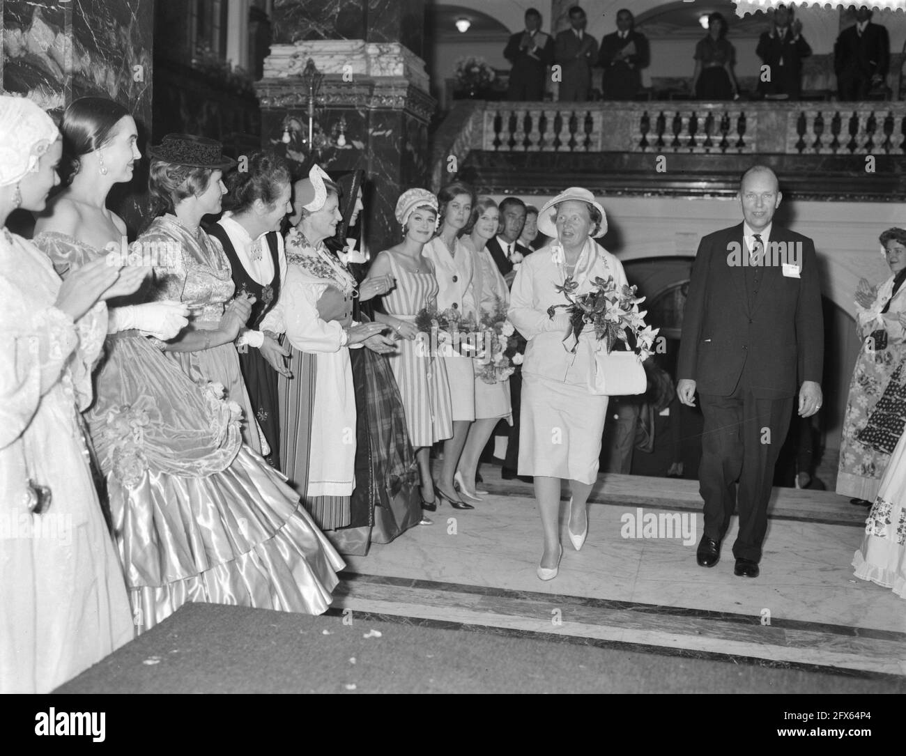 Sua Maestà la Regina alla cerimonia della palla di cotone d'oro, 26 settembre 1960, Awards, Paesi Bassi, foto agenzia stampa del xx secolo, notizie da ricordare, documentario, fotografia storica 1945-1990, storie visive, Storia umana del XX secolo, che cattura momenti nel tempo Foto Stock