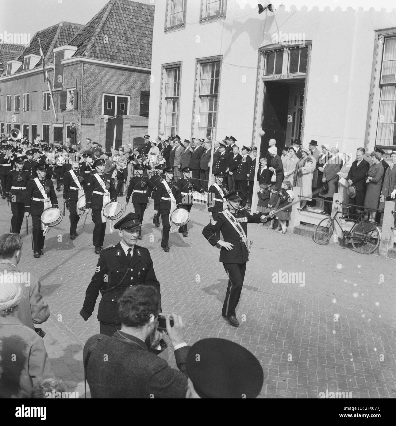 Hellevoetsluis base navale di nuovo, defile delle forze navali, Marine Band, 15 aprile 1959, Paesi Bassi, foto agenzia stampa del xx secolo, notizie da ricordare, documentario, fotografia storica 1945-1990, storie visive, Storia umana del XX secolo, che cattura momenti nel tempo Foto Stock