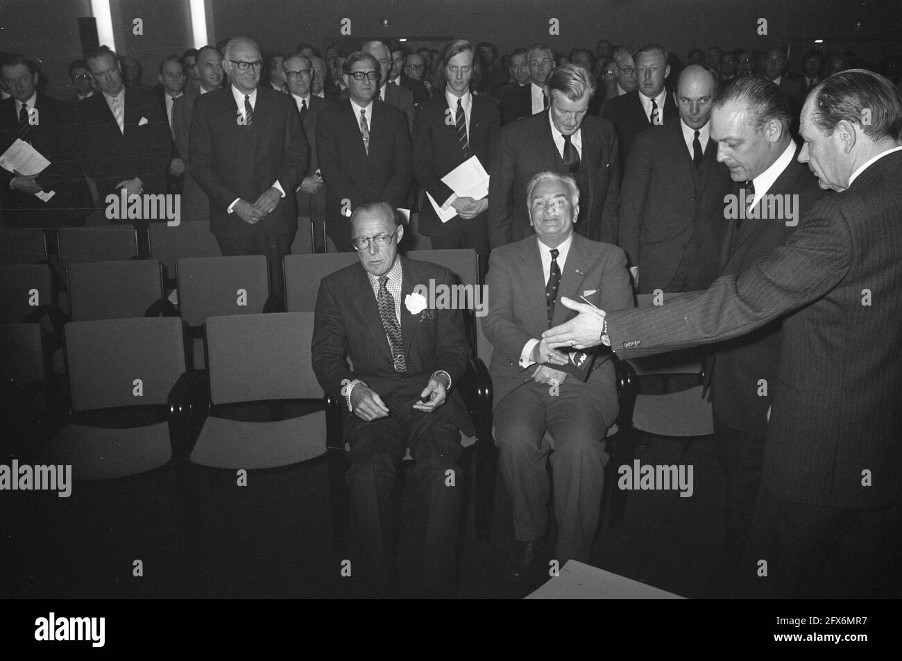 Prince Bernhard partecipa al seminario Stampa Business Public Relations ad Aviodome a Schiphol, 5 aprile 1972, Meetings, Paesi Bassi, foto agenzia stampa del xx secolo, notizie da ricordare, documentario, fotografia storica 1945-1990, storie visive, Storia umana del XX secolo, che cattura momenti nel tempo Foto Stock