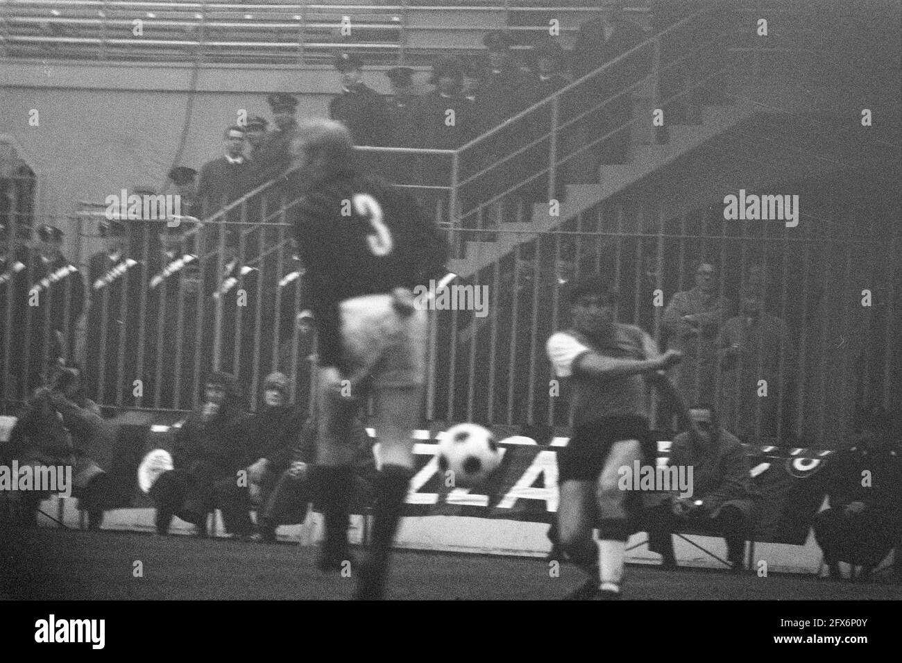 AC Milano contro Feyenoord 1-0 Europa Cup i . Action, 12 novembre 1969, sport, calcio, Paesi Bassi, foto agenzia stampa del xx secolo, notizie da ricordare, documentario, fotografia storica 1945-1990, storie visive, Storia umana del XX secolo, che cattura momenti nel tempo Foto Stock