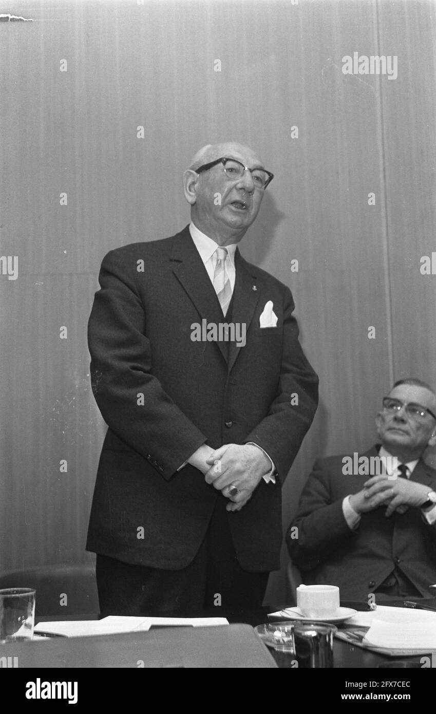 Meeting annuale Amsterdam VVV nel centro congressi RAI J.F. Staal durante il suo discorso di addio, 17 dicembre 1968, incontri annuali, Paesi Bassi, foto agenzia stampa del XX secolo, notizie da ricordare, documentario, fotografia storica 1945-1990, storie visive, Storia umana del XX secolo, che cattura momenti nel tempo Foto Stock