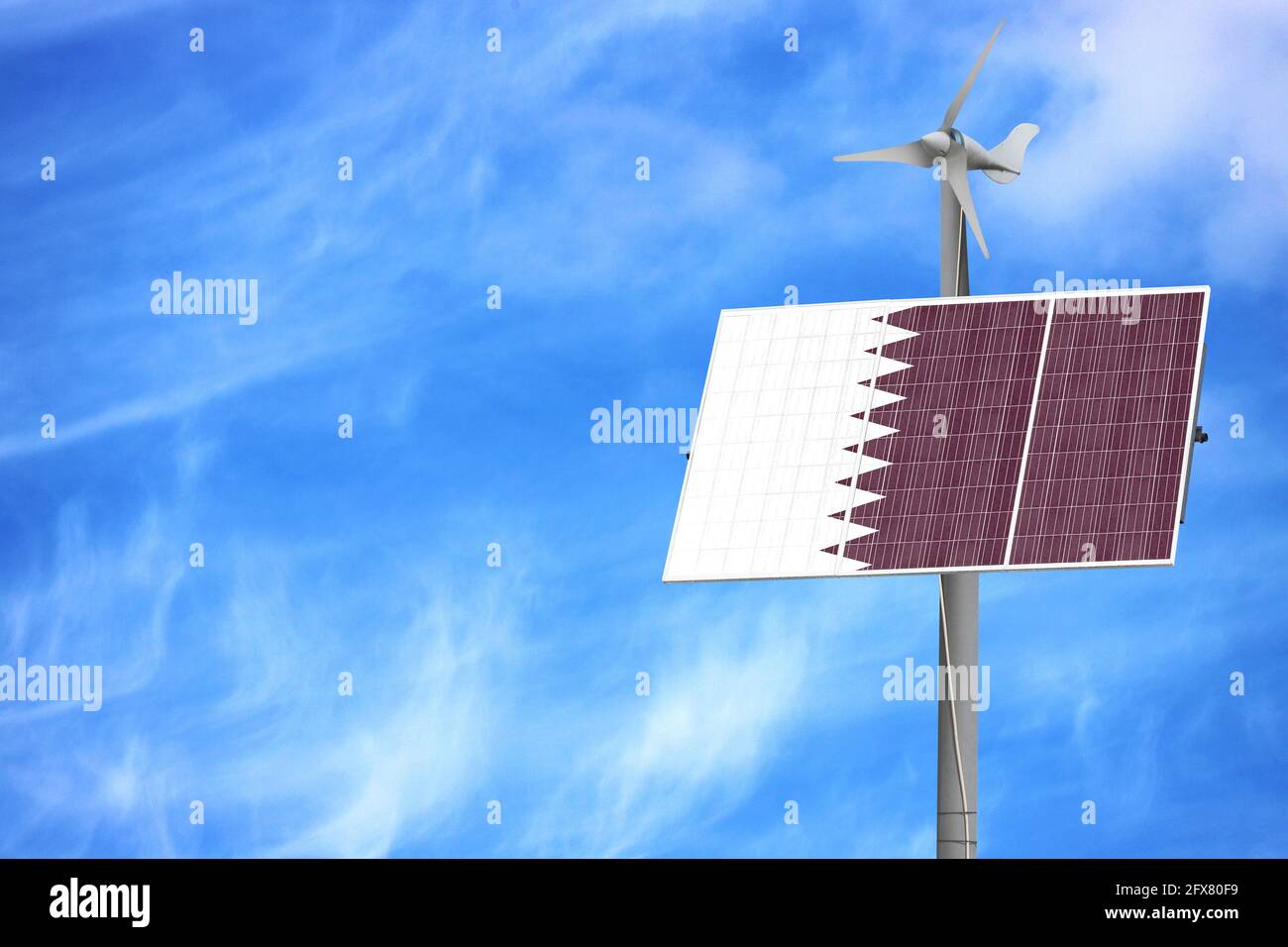 Pannelli solari contro un cielo blu con una foto di bandiera del Qatar Foto Stock