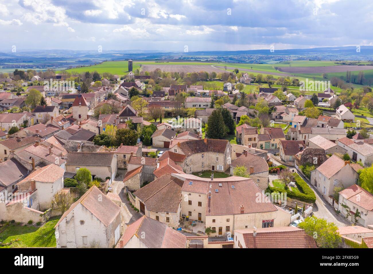Francia, Allier, Charroux, etichettato Les Plus Beaux Villages de France (i più bei villaggi di Francia) (vista aerea) // Francia, Allier (03), Char Foto Stock