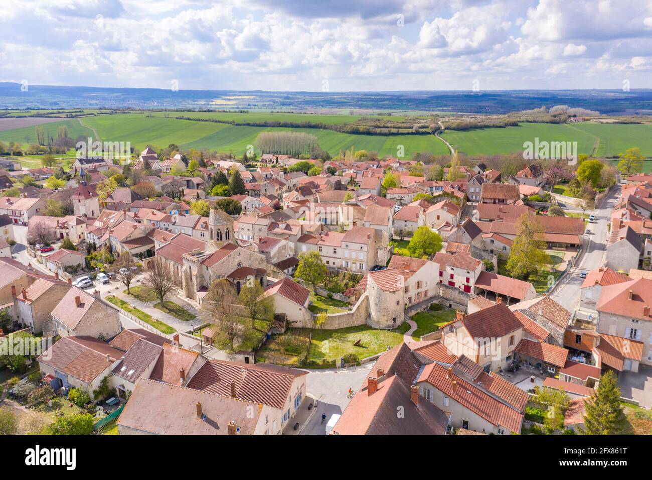 Francia, Allier, Charroux, etichettato Les Plus Beaux Villages de France (i più bei villaggi di Francia) (vista aerea) // Francia, Allier (03), Char Foto Stock