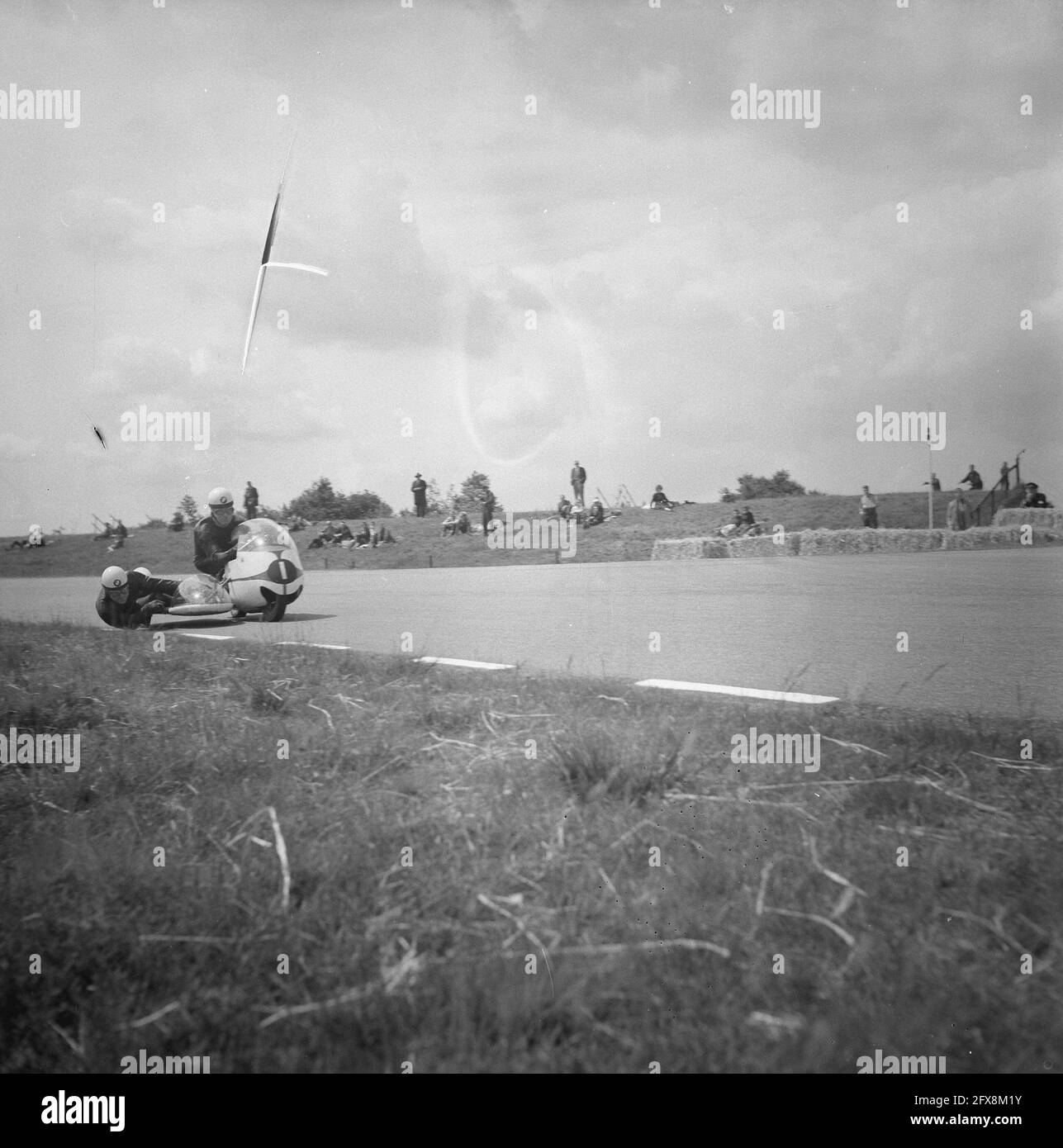 Concorrenti TT ad Assen. Max Deubel ed Emil Hoerner per la Germania sidecar grandi contendenti, 27 giugno 1963, motorsport, sidecar, I Paesi Bassi, foto agenzia stampa del XX secolo, notizie da ricordare, documentario, fotografia storica 1945-1990, storie visive, Storia umana del XX secolo, che cattura momenti nel tempo Foto Stock