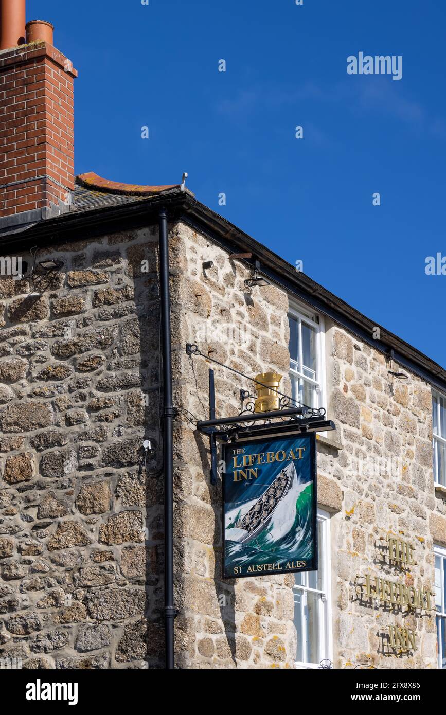 ST IVES, CORNOVAGLIA, Regno Unito - MAGGIO 13 : Vista del Lifeboat Inn a St Ives, Cornovaglia il 13 Maggio 2021 Foto Stock