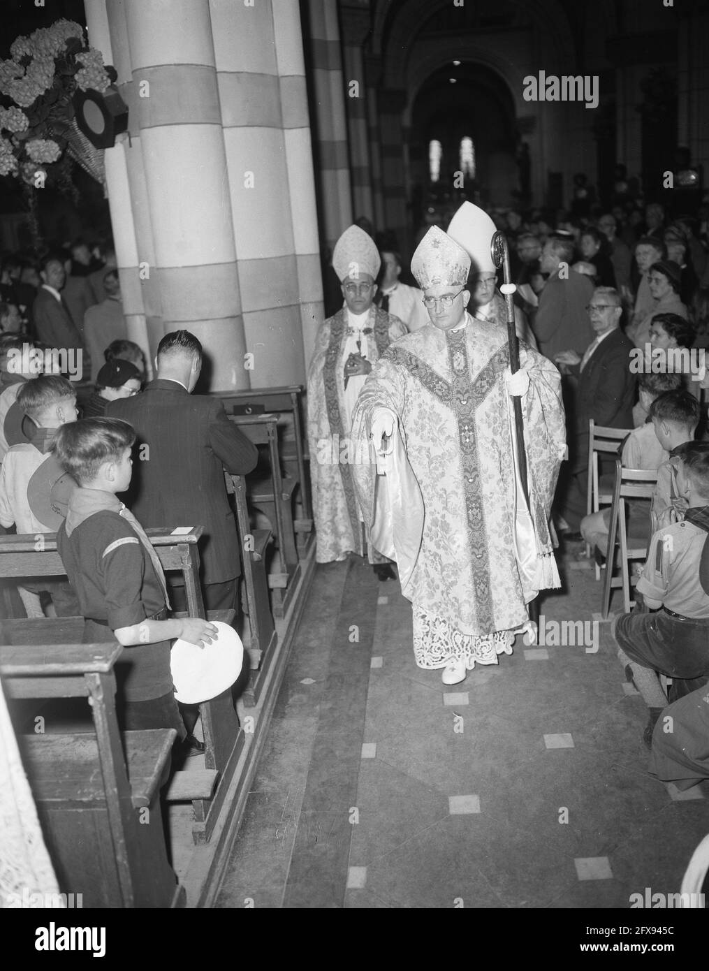 Ordinazione episcopale Mons. M.A. Jansen Rotterdam, 8 maggio 1956, vescovi, servizi ecclesiali, Religione, Paesi Bassi, foto agenzia stampa del XX secolo, notizie da ricordare, documentario, fotografia storica 1945-1990, storie visive, Storia umana del XX secolo, che cattura momenti nel tempo Foto Stock