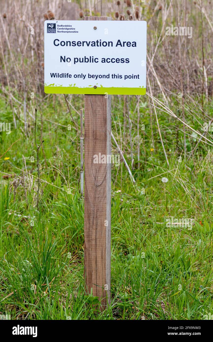 Un segno in Trumpington Meadows al limitare della Conservation Area. Foto Stock