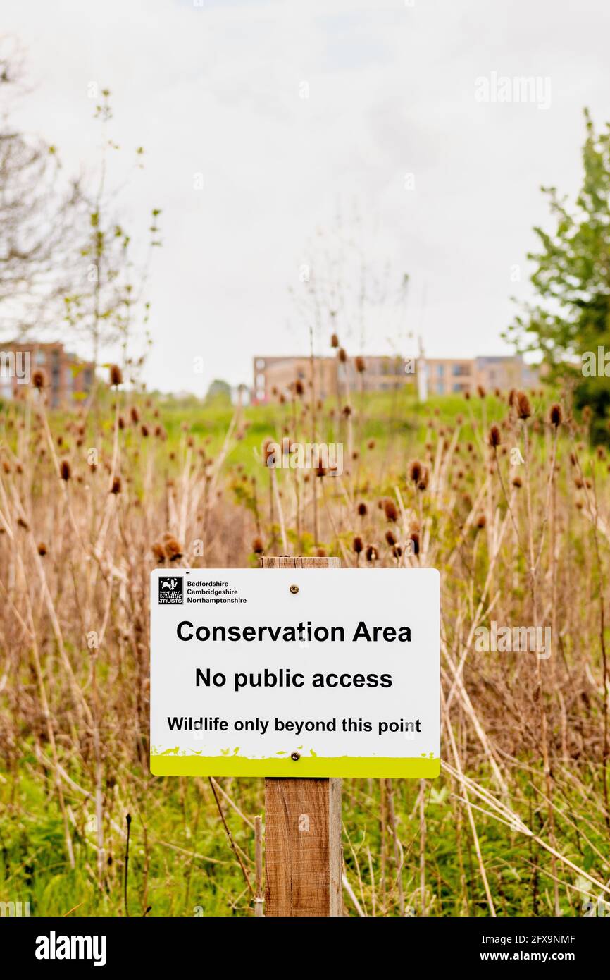 Un segno in Trumpington Meadows al limitare della Conservation Area. Foto Stock