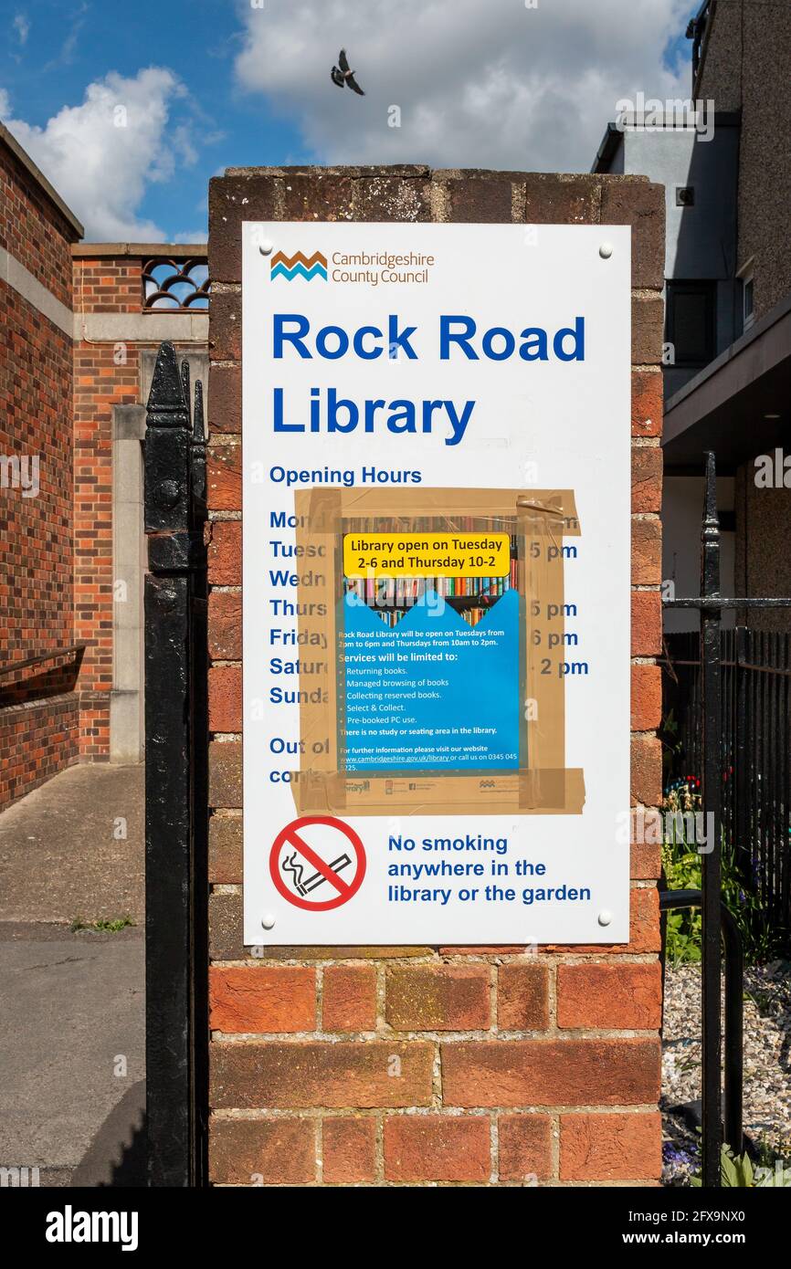 Una vista esterna della Rock Road Library, Cambridge, UK Foto Stock