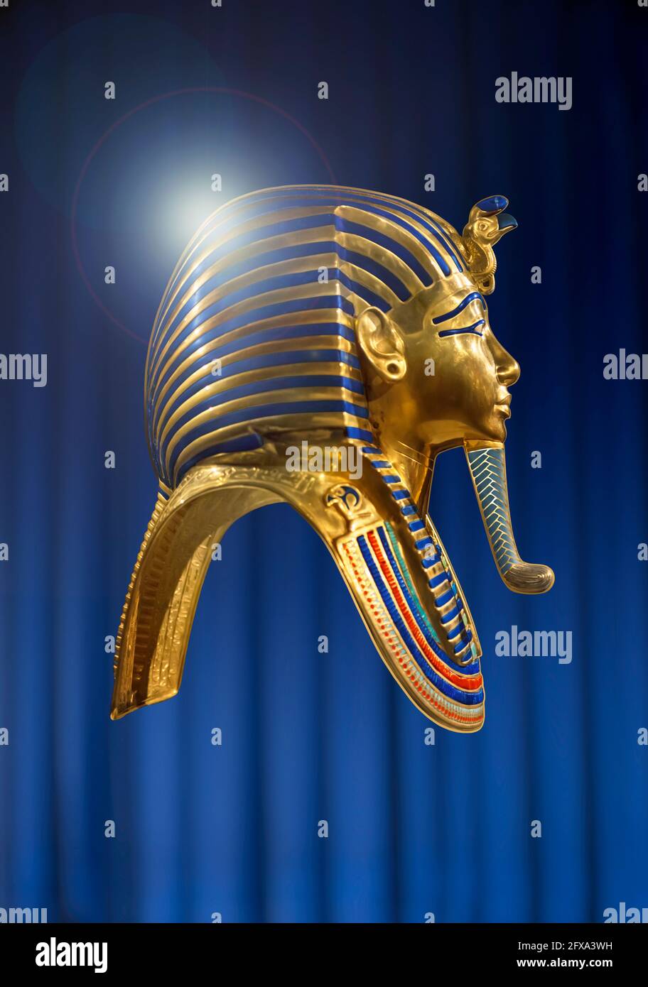 Replica della maschera di sepoltura del faraone egiziano tutankhamon Foto Stock