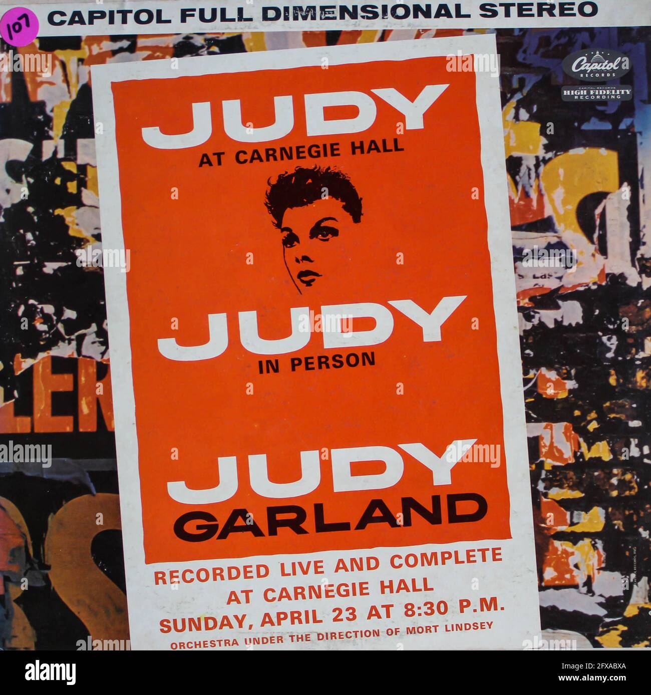 Judy at Carnegie Hall è un concerto di registrazione dal vivo di Judy Garland alla Carnegie Hall di New York con orchestra led di Mort Lindsey disco LP con disco in vinile Foto Stock