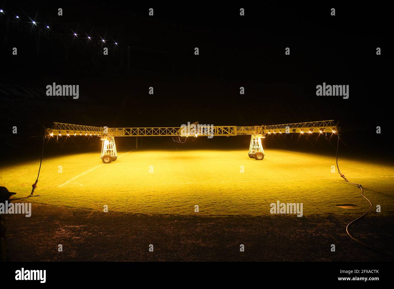 Lampade per riscaldare il prato dello stadio Maracanã e. mantenere l'erba in perfette condizioni Foto Stock