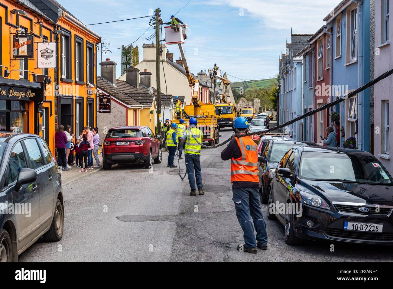 ESB Networks, Irlanda, ripara i cavi elettrici abbattuti a Timoleague, West Cork, Irlanda. Foto Stock