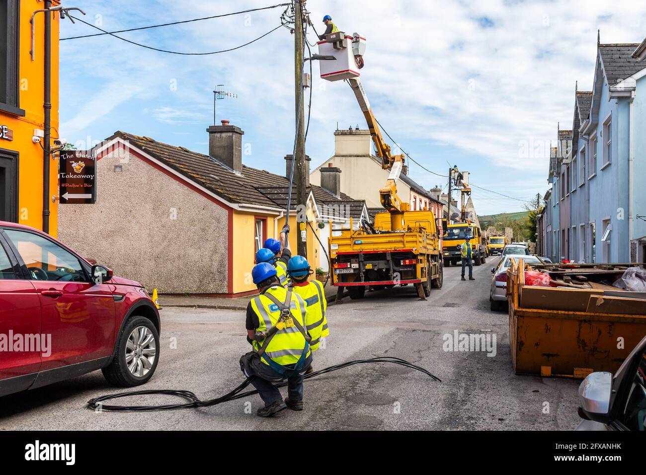 ESB Networks, Irlanda, ripara i cavi elettrici abbattuti a Timoleague, West Cork, Irlanda. Foto Stock